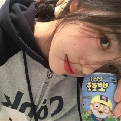 缓缓前行的老货轮